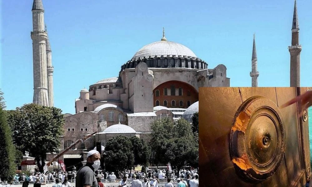 Τουρκικά ΜΜΕ: Αποκαταστάθηκε η ζημιά στην αυτοκρατορική πύλη της Αγίας Σοφίας
